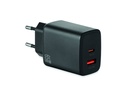 Caricabatterie gan a 3 porte da 65 w con spina europea.
